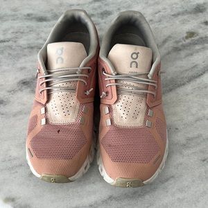 On Cloud Shoes Size 7.5